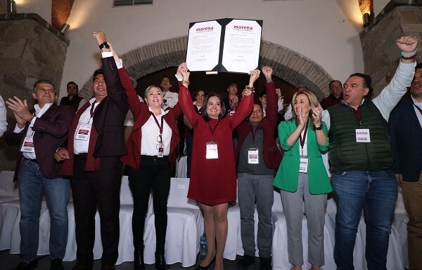 Recibe Alma Alcaraz constancia como candidata y se dice confiada por encuestas