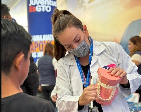 Ofrecen en León atención integral 61 odontólogos del Sistema de Salud Gto
