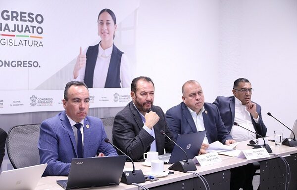Dan seguimiento al análisis de iniciativas en materia municipal