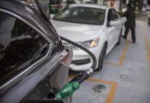 Acuerdan fijar precio de gasolina para evitar especulación en México