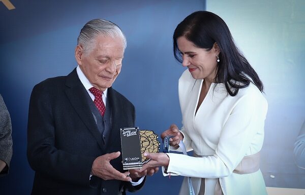 Recibe José Luis Díaz del Castillo reconocimiento Soy León