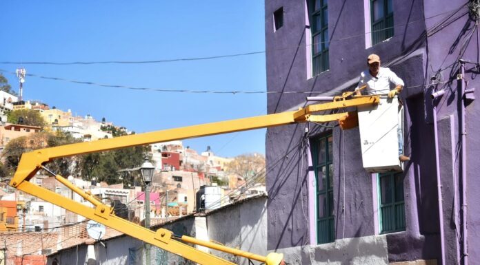 Instala Navarro nuevas luminarias LED en San Clemente y San Luisito