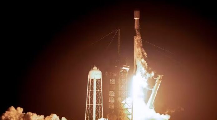 NASA y Space X lanzan cohete Falcon hacia la Luna