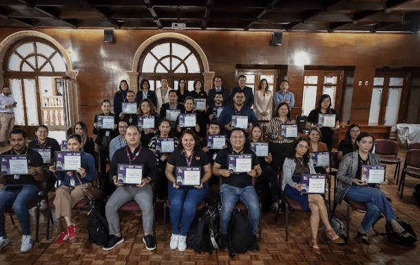 Entregan en el Ayuntamiento de León distintivo OLCIG a 105 tiendas Bara/FEMSA.