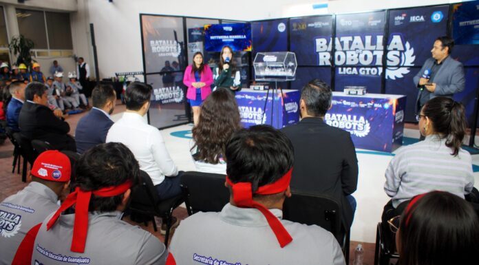Universitarios exhiben sus prototipos para la batalla de robots en la Liga Gto.
