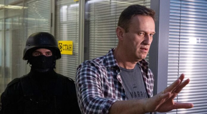 Más de un centenar de rusos detenidos en acciones contra la muerte de Navalni