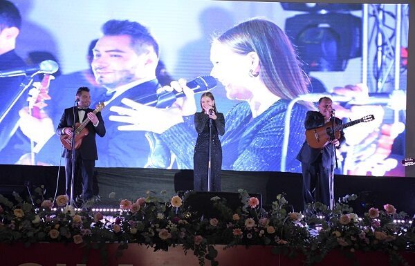 Kika Edgar y Los Panchos regalan una velada romántica en Silao