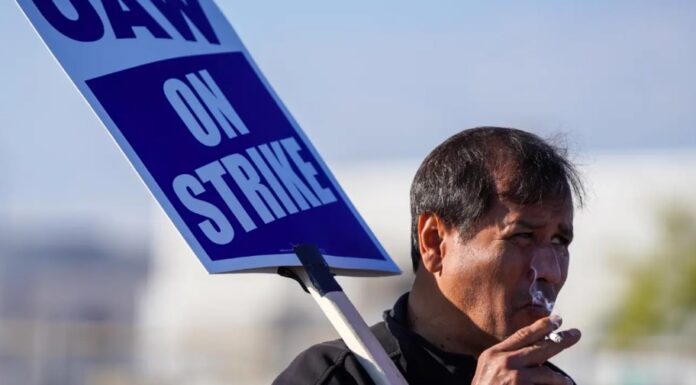 Sindicato de EE.UU. anuncia apoyo formal a trabajadores mexicanos del automóvil