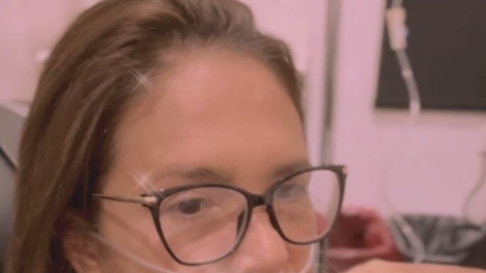 Yolanda Andrade aparece conectada a oxígeno