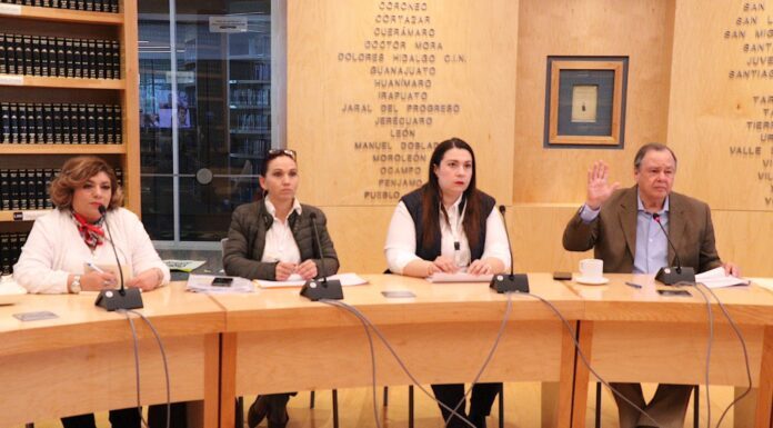 Se reúnen diputados con representantes de estancias infantiles