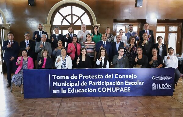 Rinde protesta nuevo consejo municipal de educación en León