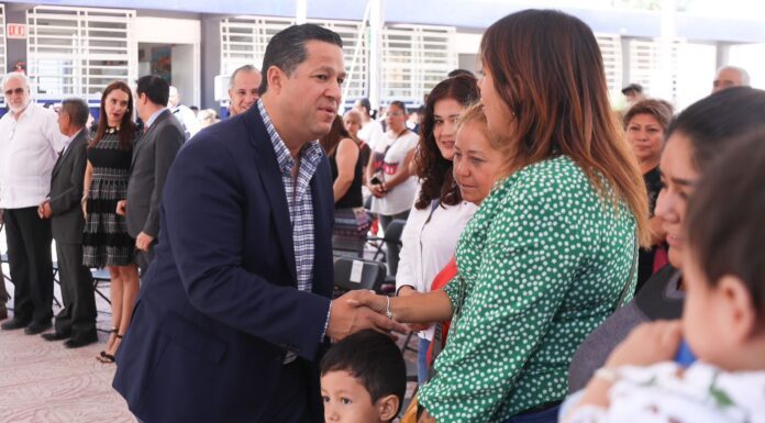 Visita Diego Sinhue escuela pública de León para revisar avances