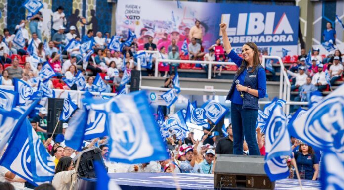 Se reúne Libia Dennise con maestros y refrenda compromiso por educación