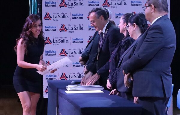 Más de 200 lasallistas reciben su título profesional