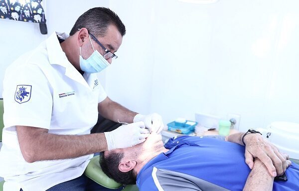 Ofrece león atención dental a bajo costo