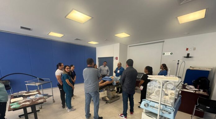 Capacita SSG a médicos con simuladores obstétricos