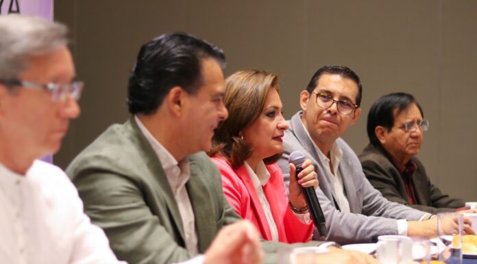 Se reúne Alma Alcaráz con empresarios de Celaya