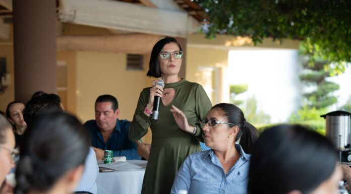 Junto a Libia trabajadoras de la salud defenderán sistema de salud estatal
