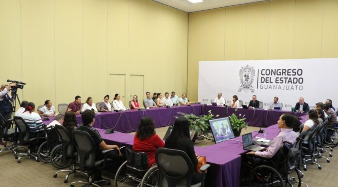 Se reúnen diputados con personas con discapacidad, afrodescendientes e indígenas y