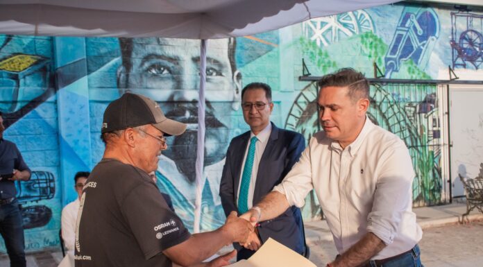 Entregan primeras escrituras del programa de regularización de predios