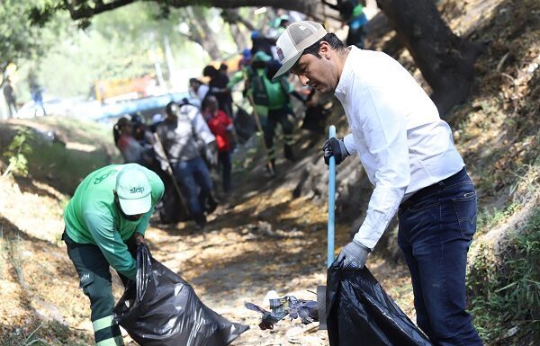 Realizan jornada de limpieza de arroyos en León