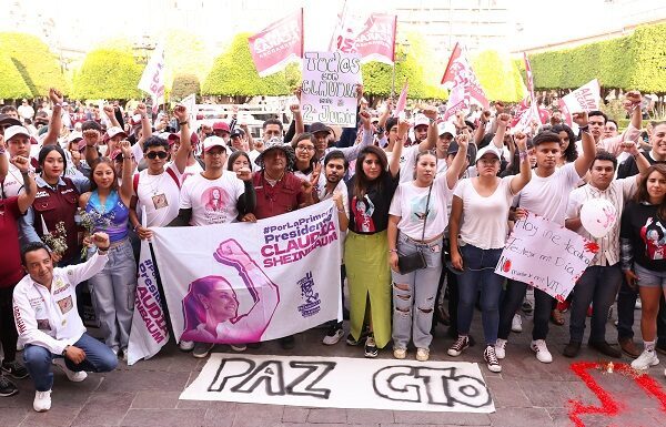 Armano jovenes de Guanajuato marcha por Claudia Sheinbaum