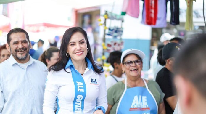 Ale Gutiérrez dialoga con comerciantes de La Pulga
