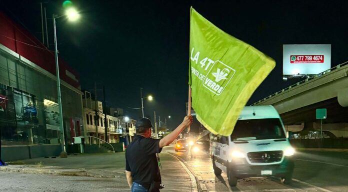 Cierra campaña Roberto Saucedo con charla ante profesionistas