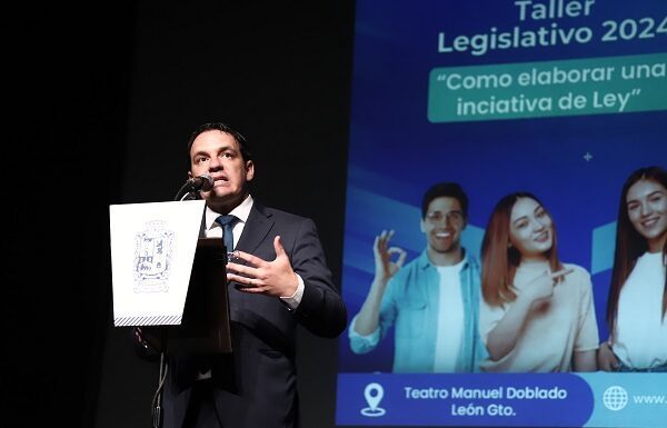 Participa Jorge Jiménez en taller legislativo para jóvenes del CONALEP