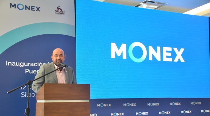 Acude Carlos García a inaguración de MONEX en Silao