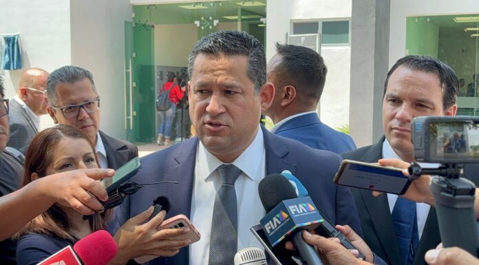 Si empresarios no pagan impuestos, caerán auditorías: Diego Sinhue