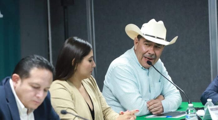 Pelea Paulo Bañuelos por mejores precios a campesinos del Bajío