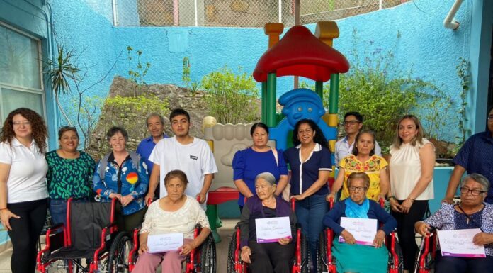 Entregan DIF de Guanajuato y fundación Vamos México sillas de ruedas