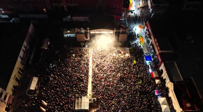 Molotov hace vibrar a la plazoleta Miguel Hidalgo en Salamanca