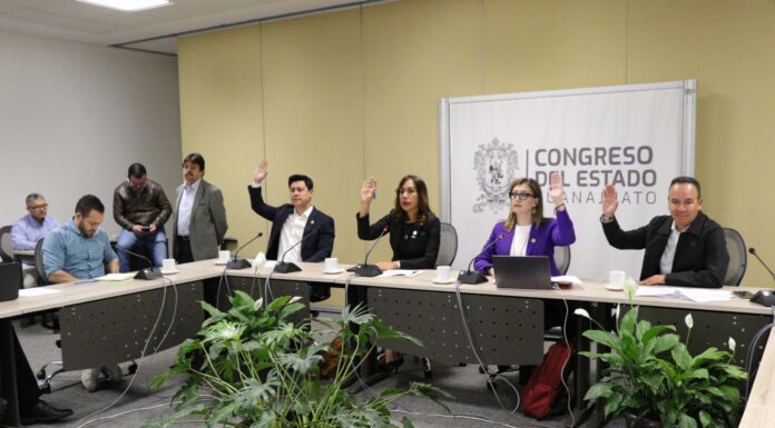 Con ausencia de Moren, PAN y PRI avalan propuestas para magistrados