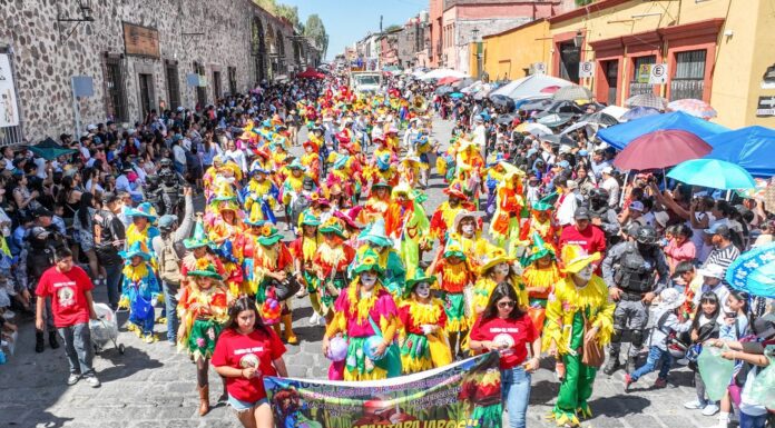 Disfrutan más de 160 mil de la Fiesta de Locos