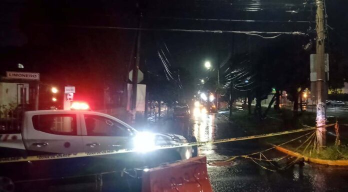 Bomberos apoyan en contingencias por lluvia en Celaya