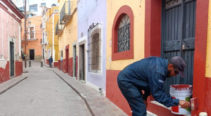 Embellecen callejones emblemáticos en la capital