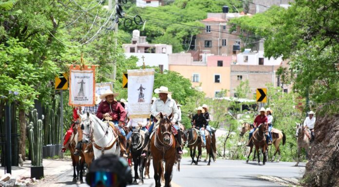 Celebran en la capital cabalgata del Día de la Cueva