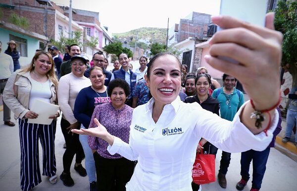Entrega Ale Gutiérrez obras en delegación Cerro Gordo