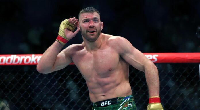 Du Plessis retiene campeonato en su primera defensa contra Adesnaya