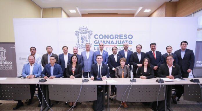 Continúa discusión de iniciativa sobre agentes inmobiliarios