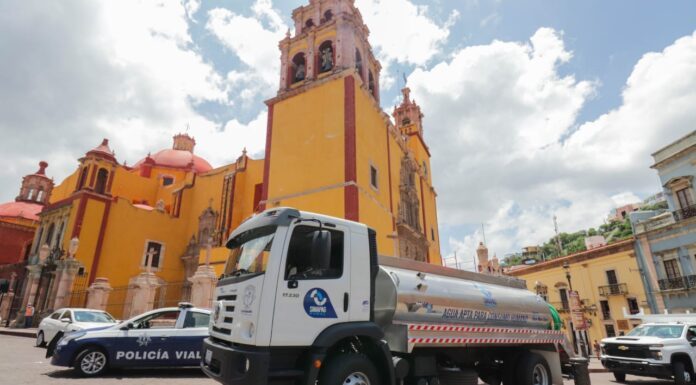 Entrega Alejandro Navarro nuevas unidades a SIMAPAG