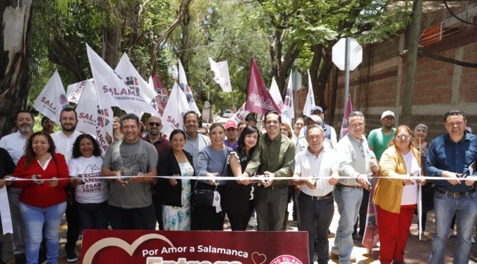 Entrega César Prieto pavimentación de calles