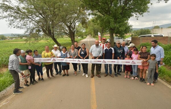 Encabeza Carlos García apertura de nuevos caminos rurales