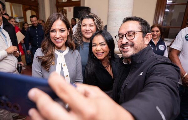 Realiza goberandora visita a dependencias estatales