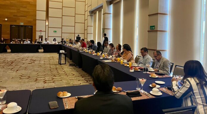 Se reúnen empresarios de Celaya con Clúster Médico del Bajío