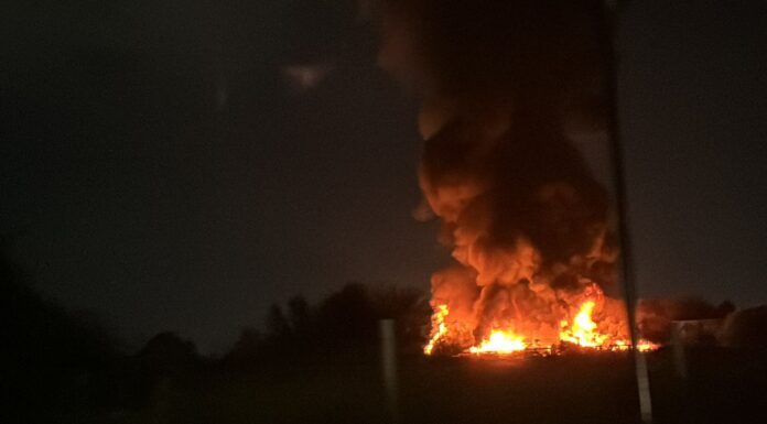 440 mil litros de agua para controlar incendio en María Dolores