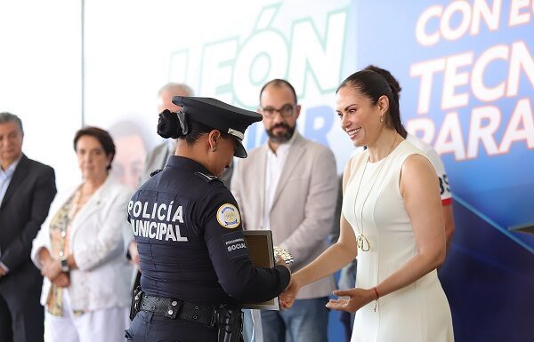 Soy León a a elementos que salvaron vida de mujer en Puente del Amor