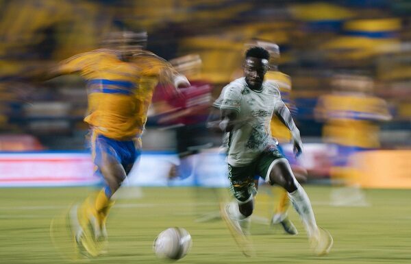 León logra empate ante Tigres en el Volcán